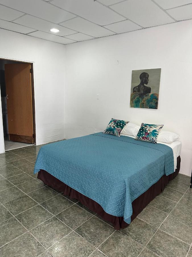 La Posada Del Buzo Colon Εξωτερικό φωτογραφία